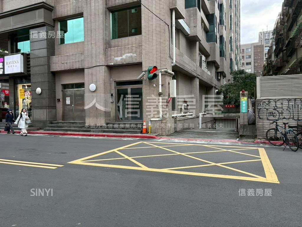 ＥＡＴ時尚館坡平車位房屋室內格局與周邊環境