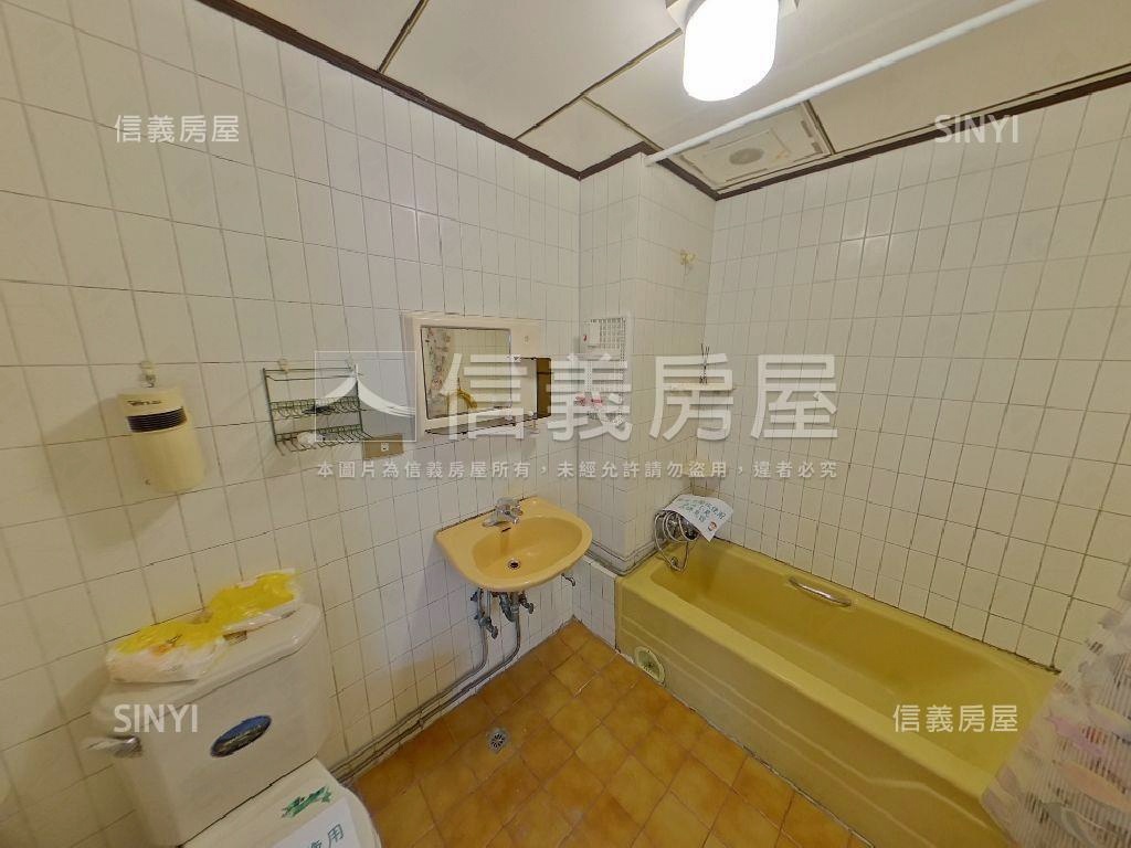 近交流道三面採光大空間房屋室內格局與周邊環境