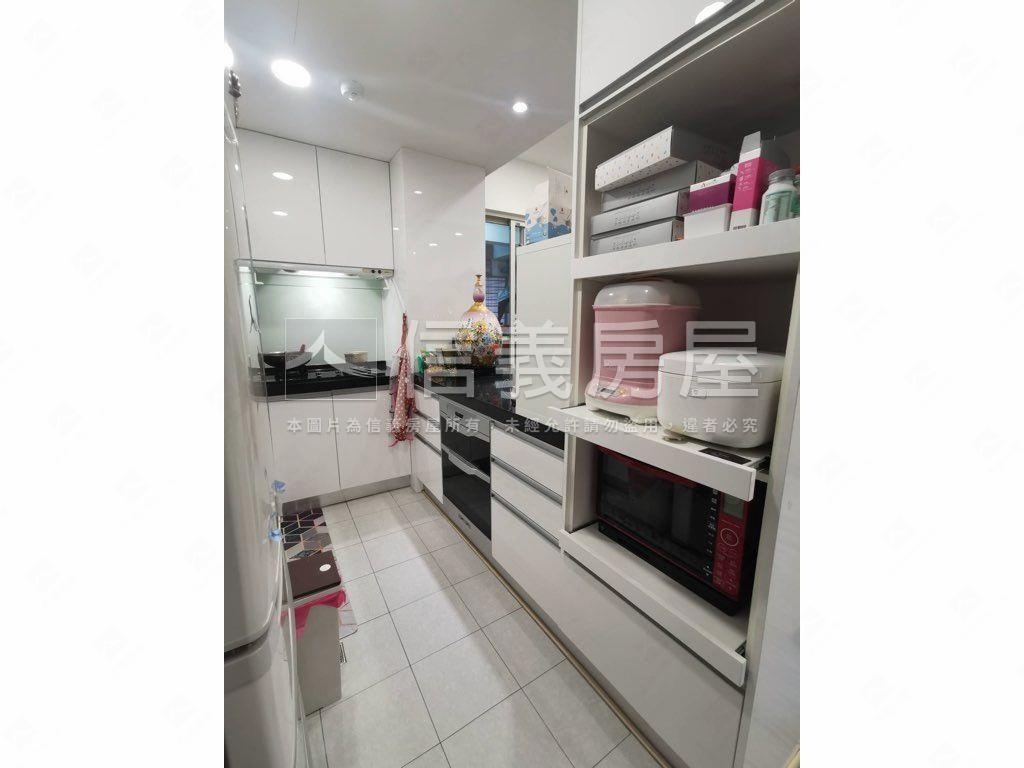 富綠旺裝潢美三房房屋室內格局與周邊環境