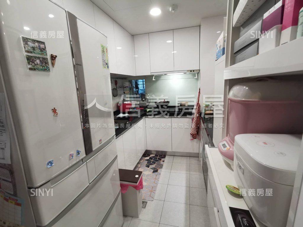 富綠旺裝潢美三房房屋室內格局與周邊環境