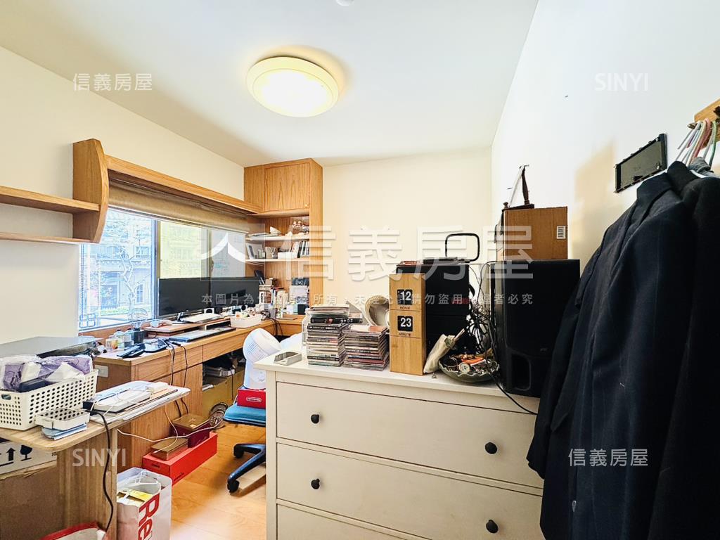 鑑築｜捷運寬敞三房名邸房屋室內格局與周邊環境