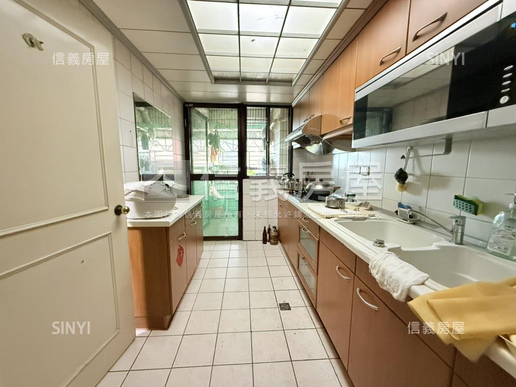 台北鄉廈森林景觀四房房屋室內格局與周邊環境