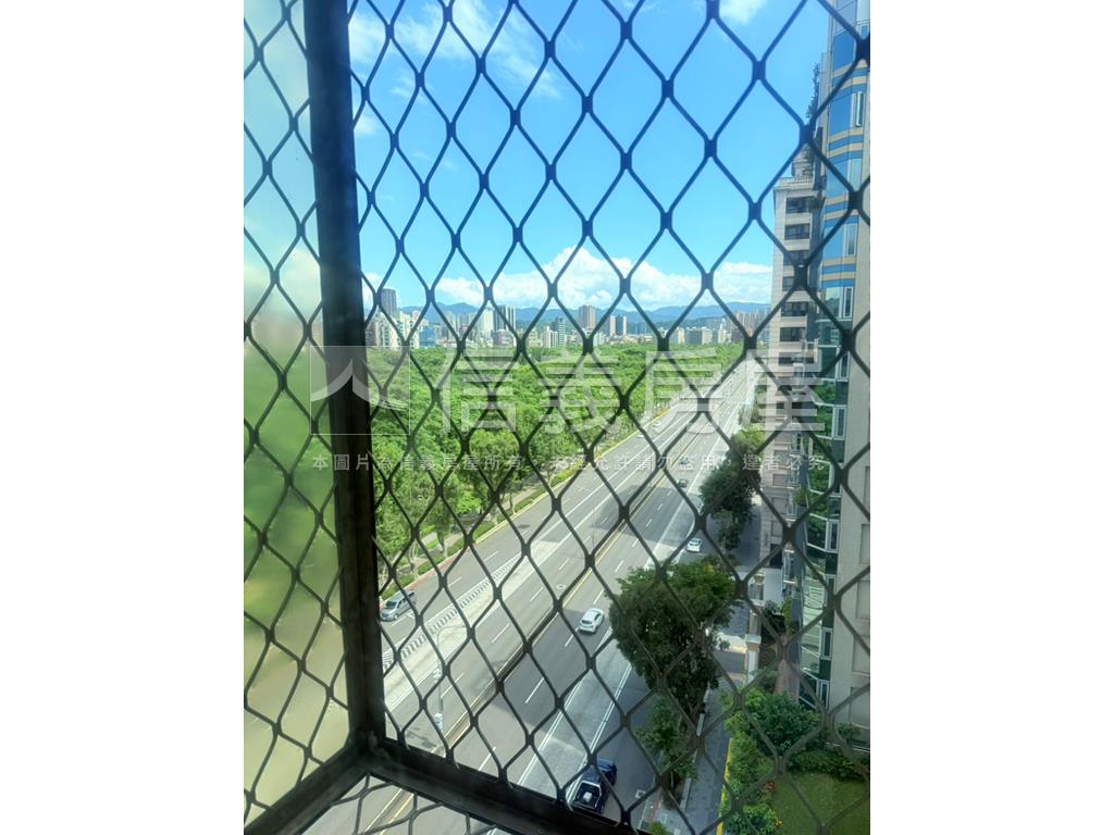 台北鄉廈森林景觀四房房屋室內格局與周邊環境