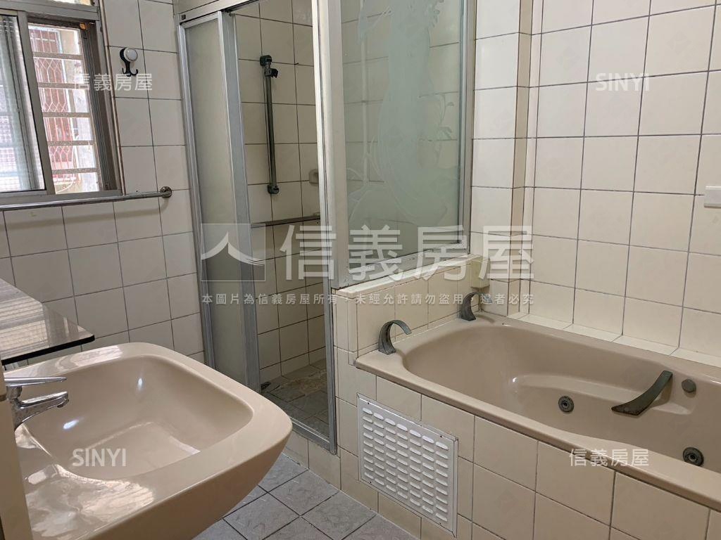 仁愛市心典雅面寬豪墅房屋室內格局與周邊環境