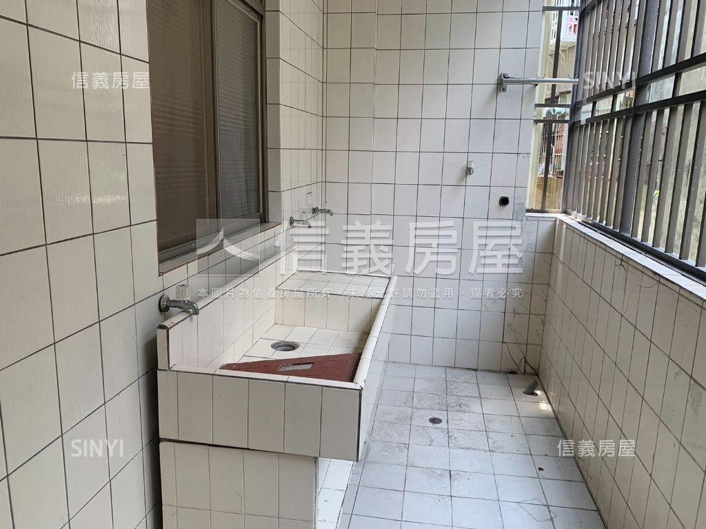 仁愛市心典雅面寬豪墅房屋室內格局與周邊環境