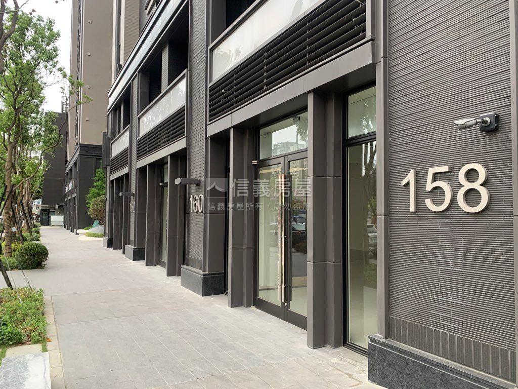 國泰ＰＬＵＳ黃金角店面２房屋室內格局與周邊環境