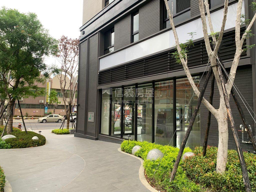 國泰ＰＬＵＳ黃金角店面２房屋室內格局與周邊環境