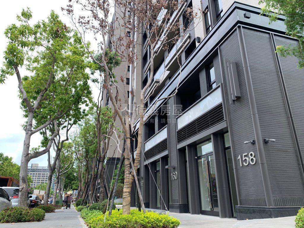國泰ＰＬＵＳ黃金角店面２房屋室內格局與周邊環境
