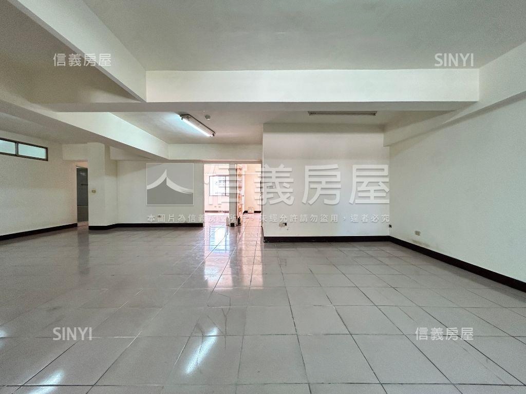 近中山醫採光次頂樓雙併戶房屋室內格局與周邊環境