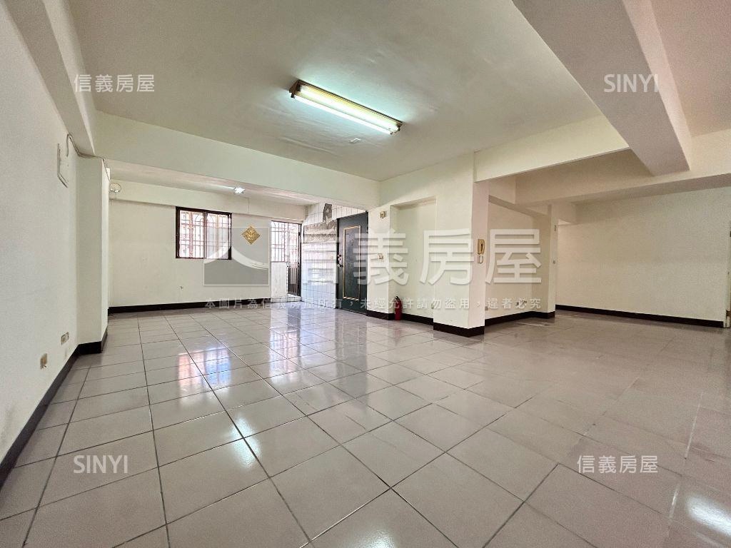 近中山醫採光次頂樓雙併戶房屋室內格局與周邊環境