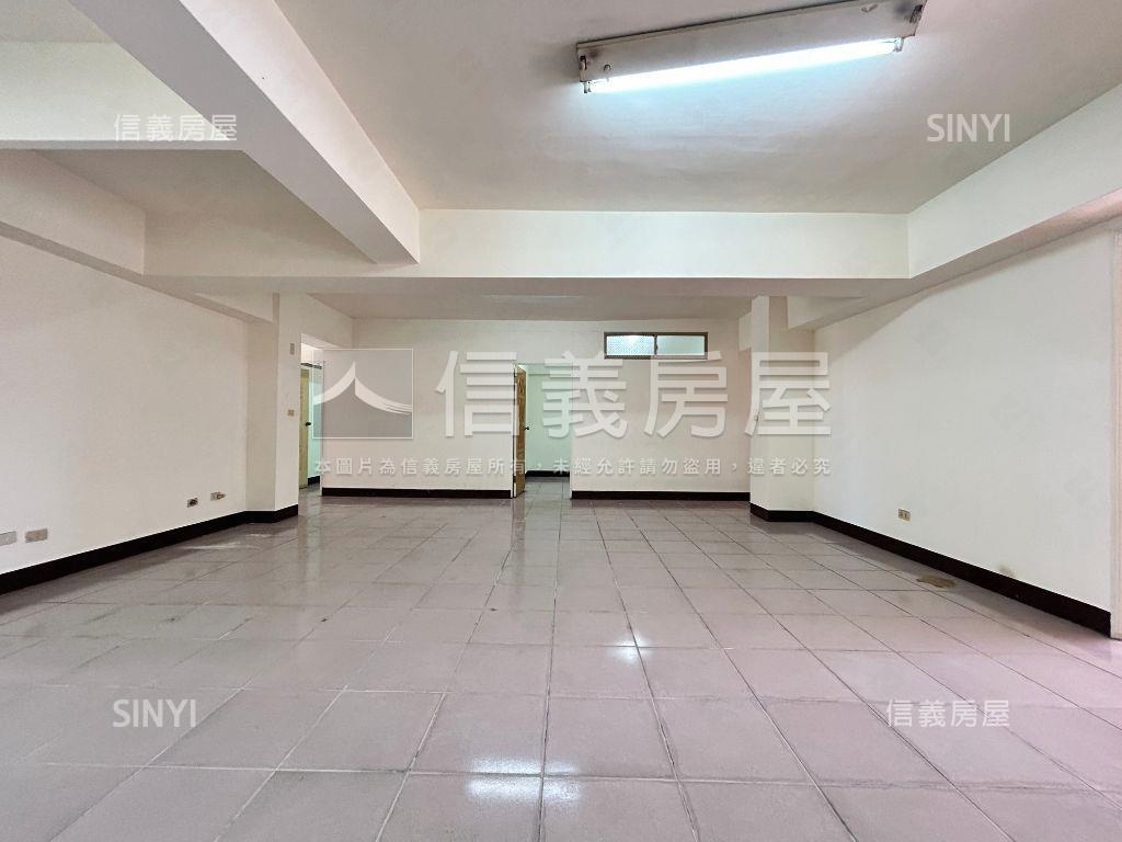 近中山醫採光次頂樓雙併戶房屋室內格局與周邊環境