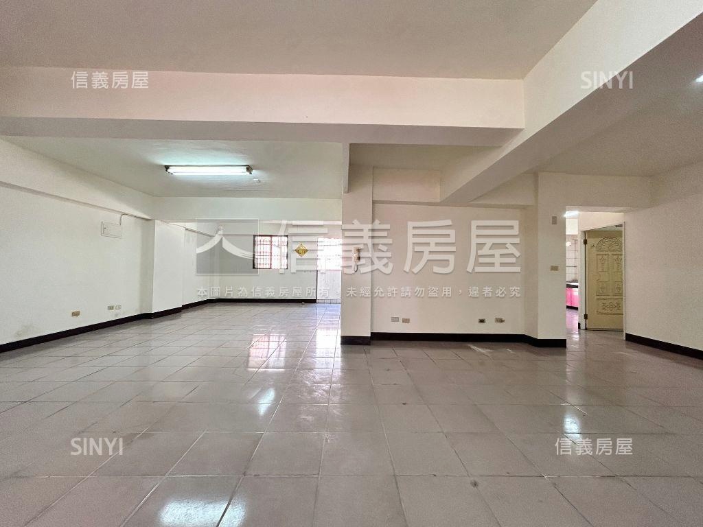 近中山醫採光次頂樓雙併戶房屋室內格局與周邊環境
