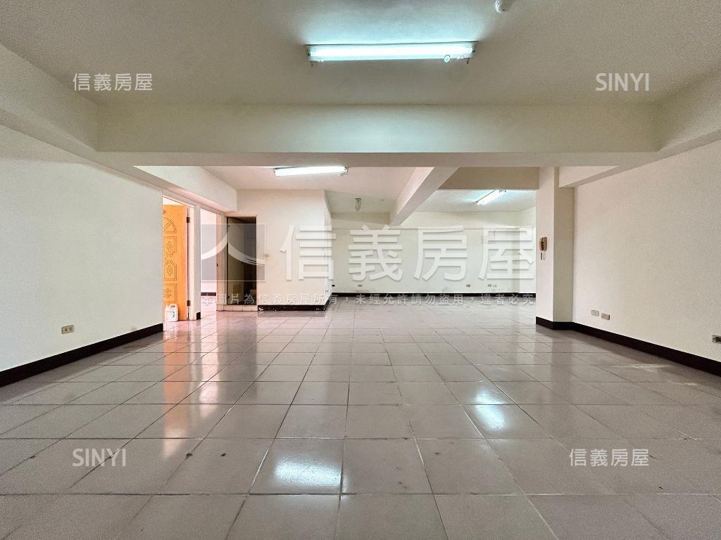 近中山醫採光次頂樓雙併戶房屋室內格局與周邊環境