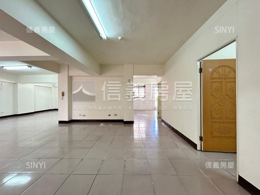 近中山醫採光次頂樓雙併戶房屋室內格局與周邊環境