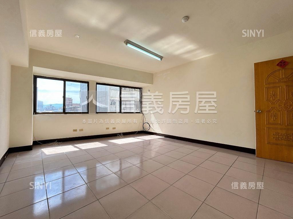 近中山醫採光次頂樓雙併戶房屋室內格局與周邊環境