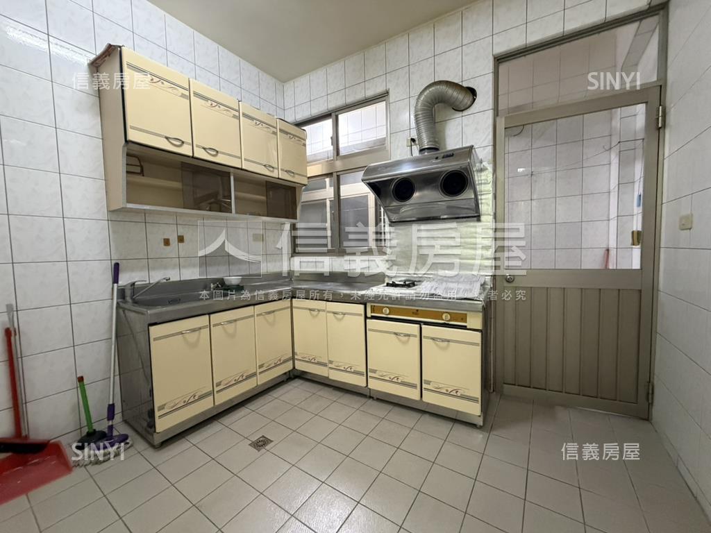 近捷運機能大空間美寓房屋室內格局與周邊環境