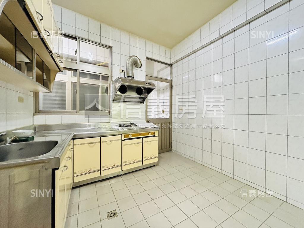 近捷運機能大空間美寓房屋室內格局與周邊環境