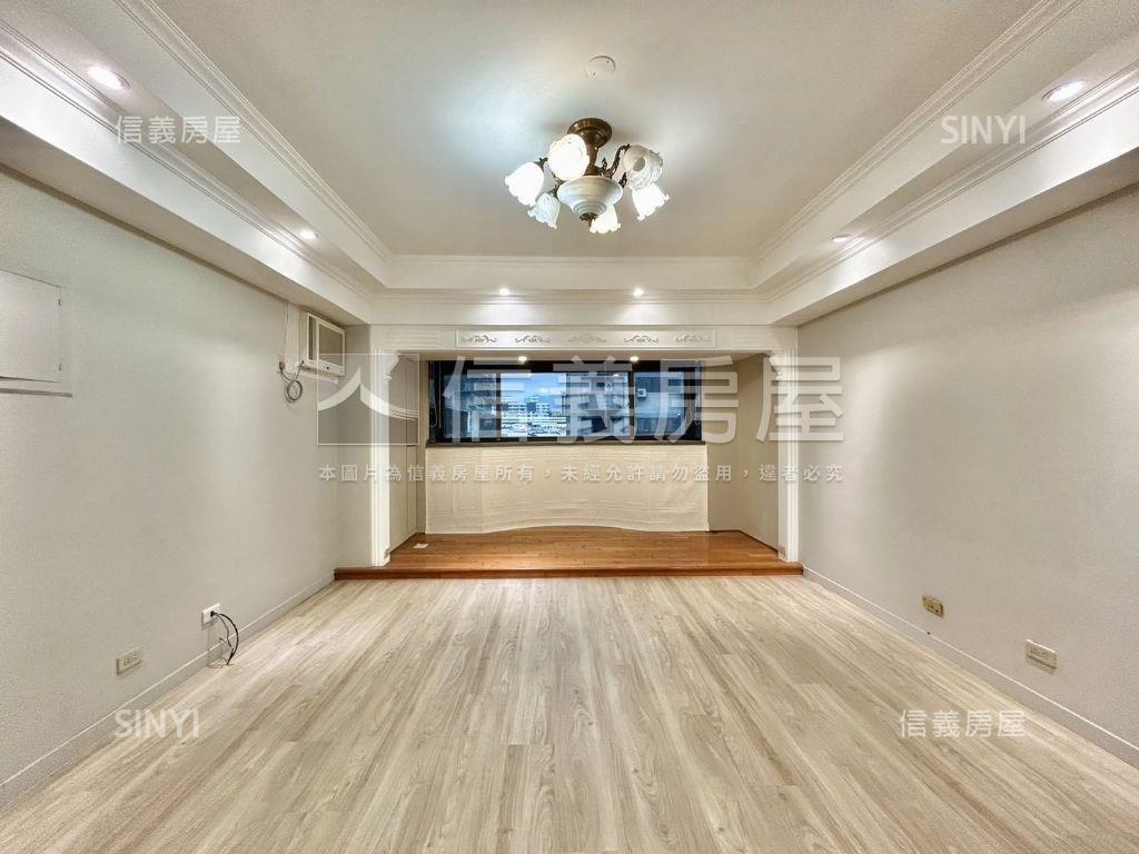 稀有秀山電梯四房平面車位房屋室內格局與周邊環境