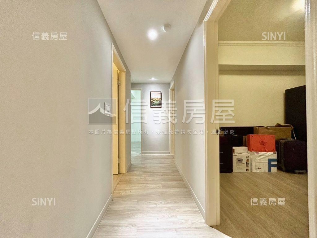 稀有秀山電梯四房平面車位房屋室內格局與周邊環境