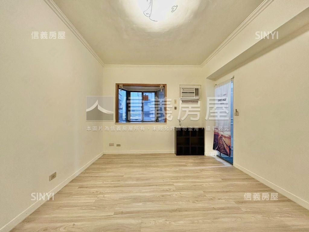 稀有秀山電梯四房平面車位房屋室內格局與周邊環境