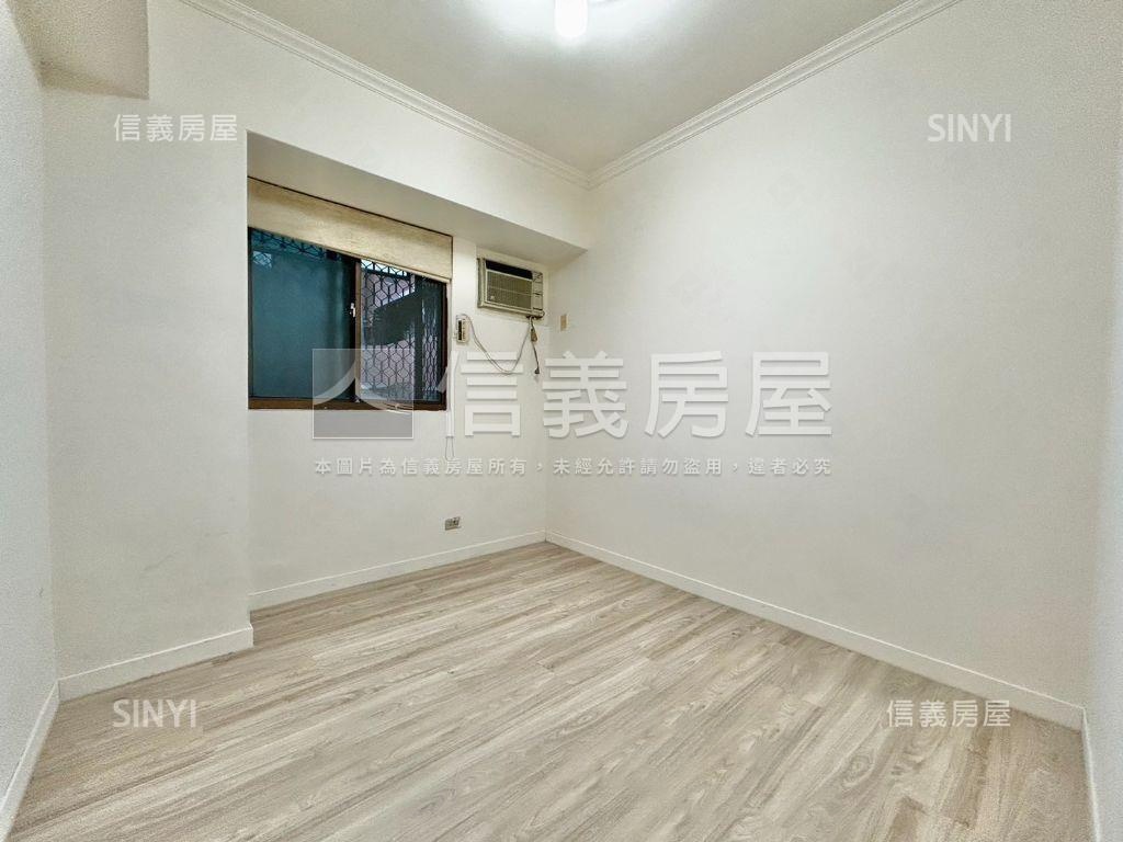 稀有秀山電梯四房平面車位房屋室內格局與周邊環境