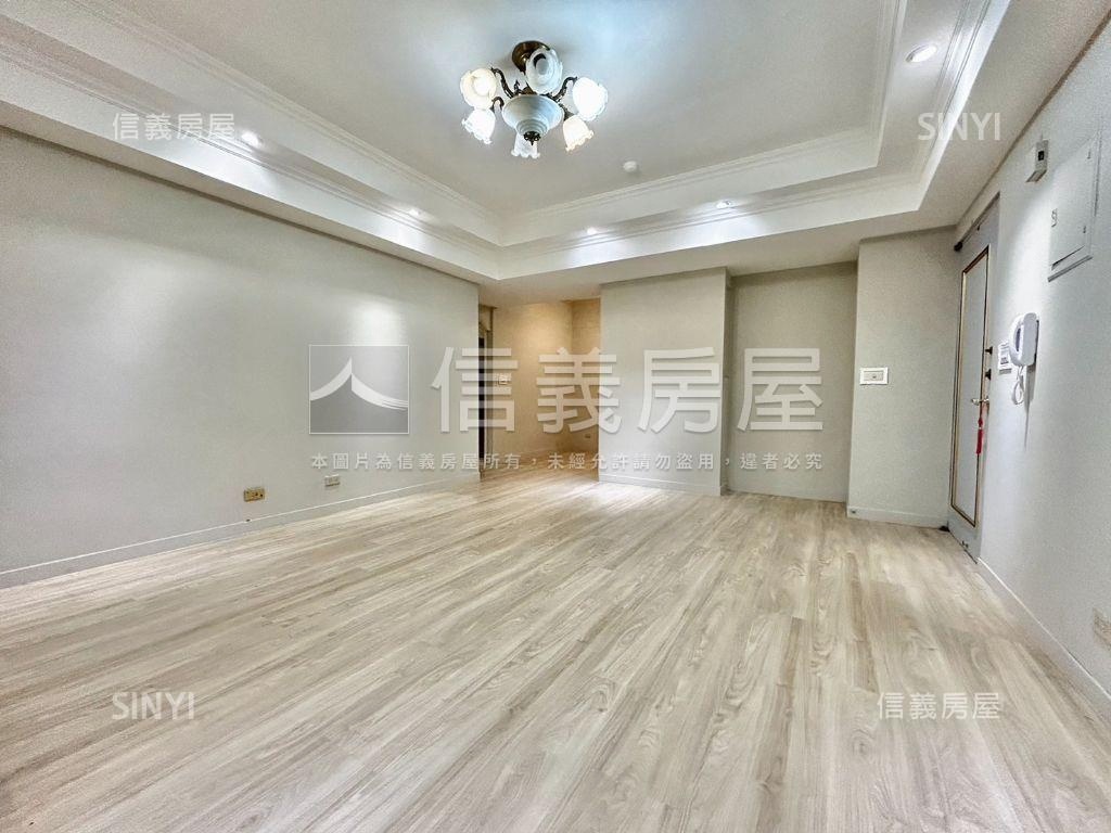 稀有秀山電梯四房平面車位房屋室內格局與周邊環境