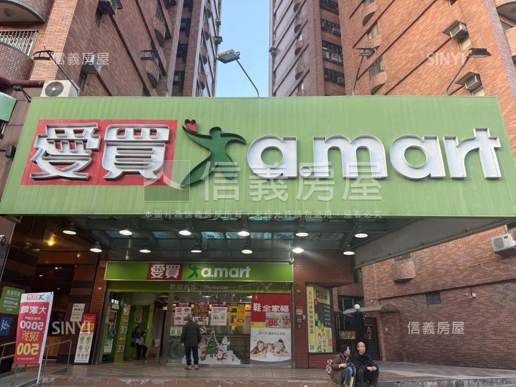 稀有秀山電梯四房平面車位房屋室內格局與周邊環境