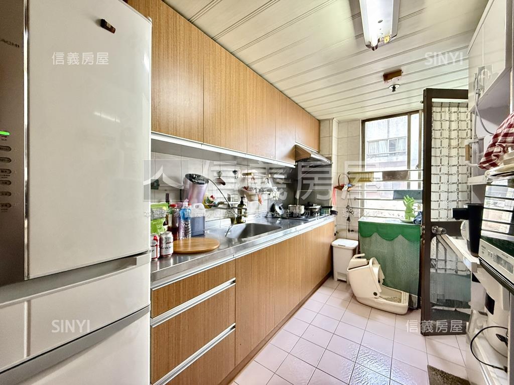 文山特區高樓層四房平車房屋室內格局與周邊環境