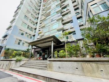 樂河挑高美宅附車位