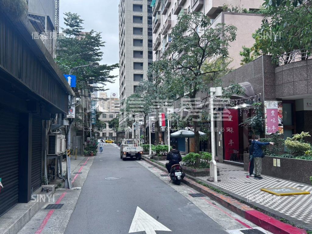 中山國小捷運旁大馬路金店房屋室內格局與周邊環境