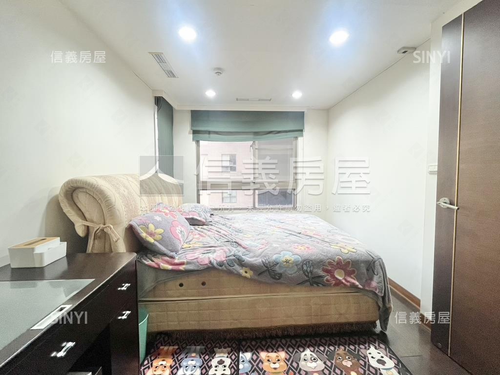 風呂。溫馨精美宅房屋室內格局與周邊環境