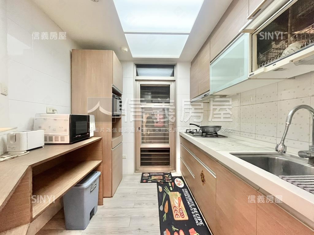 風呂。溫馨精美宅房屋室內格局與周邊環境