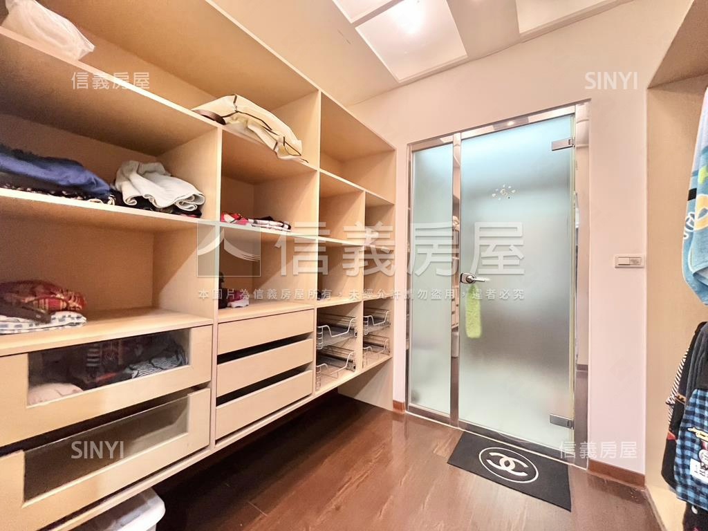 風呂。溫馨精美宅房屋室內格局與周邊環境