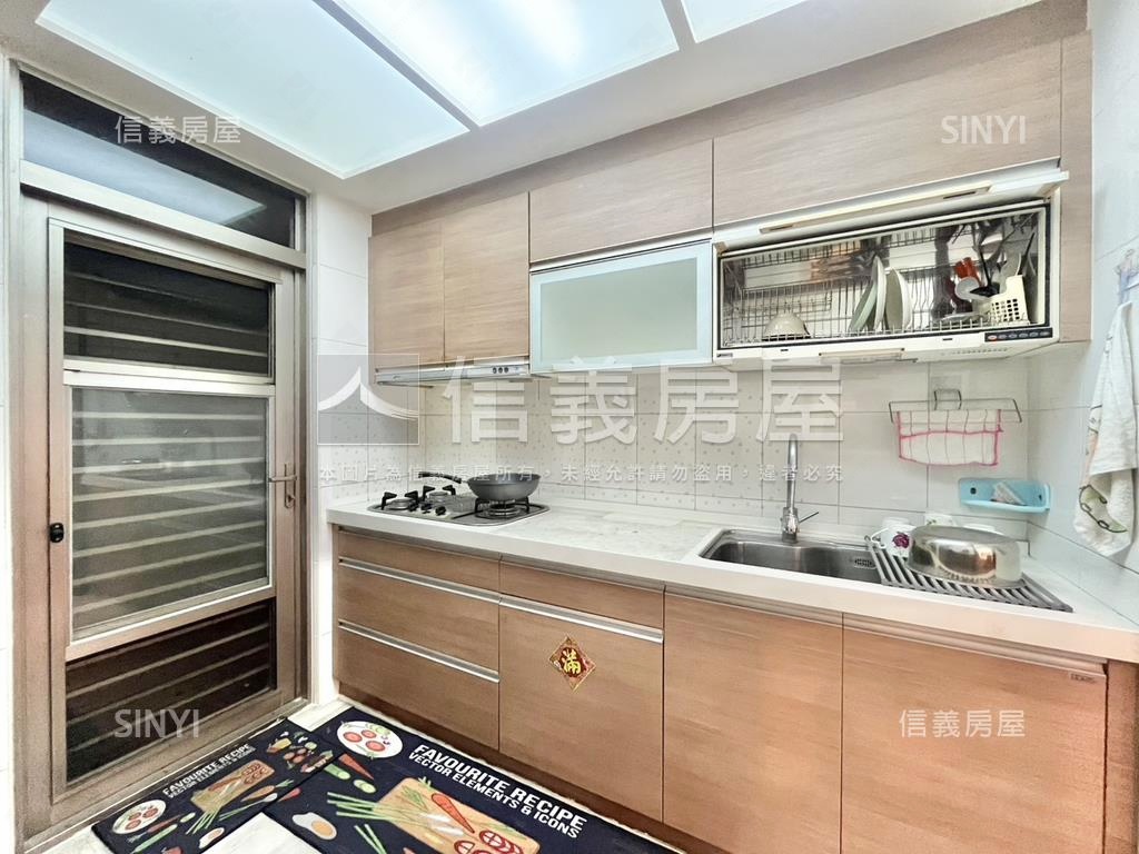 風呂。溫馨精美宅房屋室內格局與周邊環境