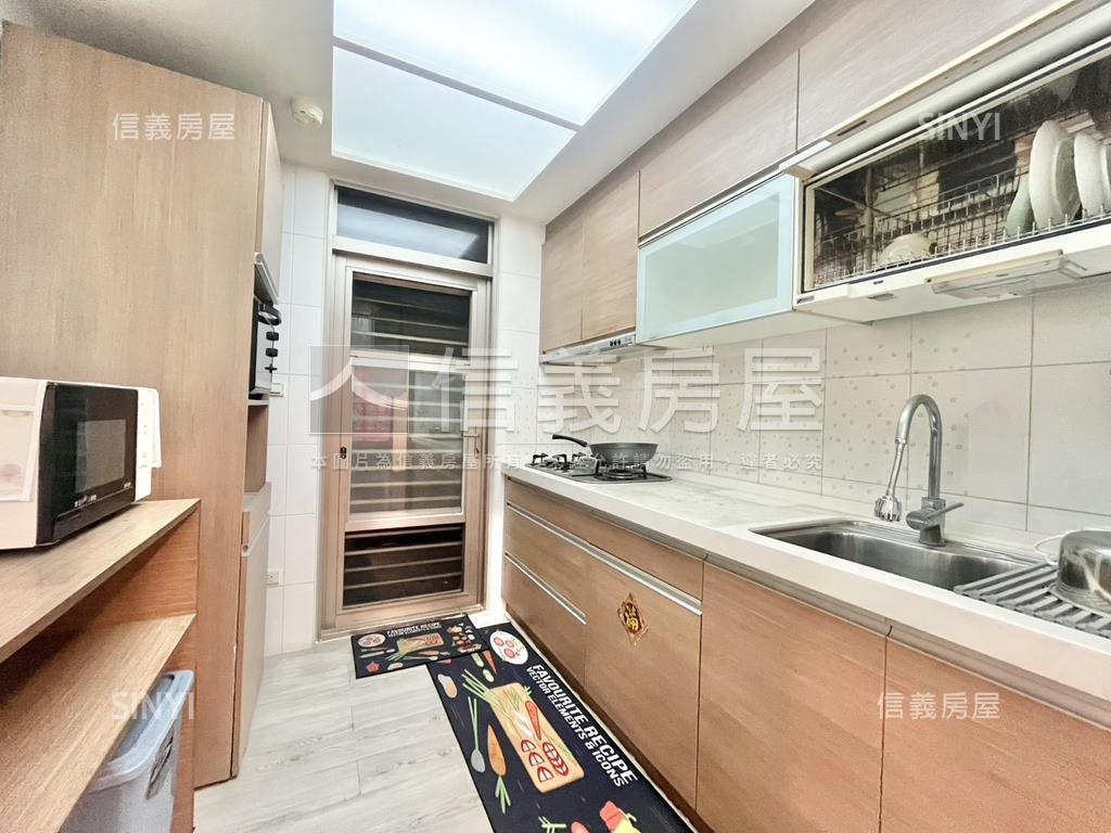 風呂。溫馨精美宅房屋室內格局與周邊環境