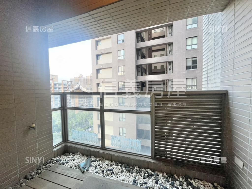 風呂。溫馨精美宅房屋室內格局與周邊環境