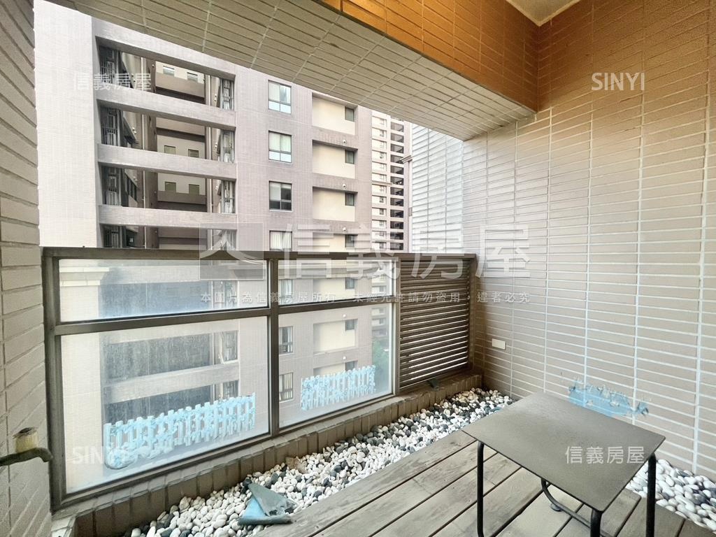 風呂。溫馨精美宅房屋室內格局與周邊環境