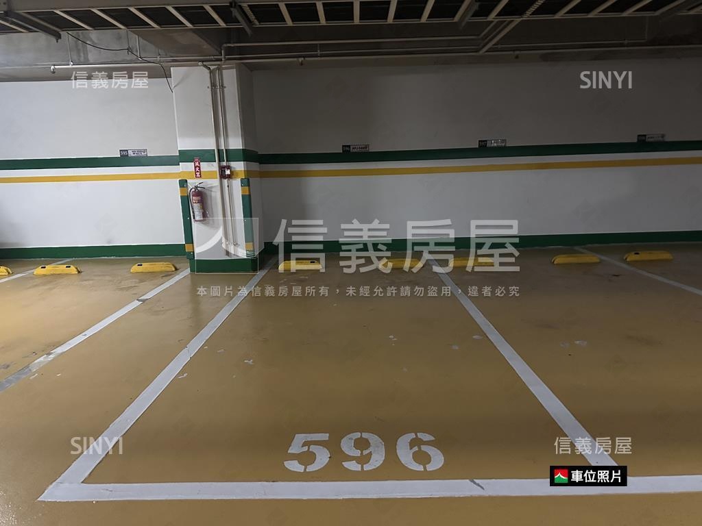 風呂。溫馨精美宅房屋室內格局與周邊環境