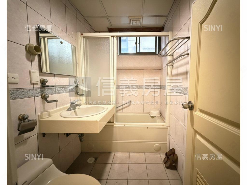 僑愛三房車位房屋室內格局與周邊環境