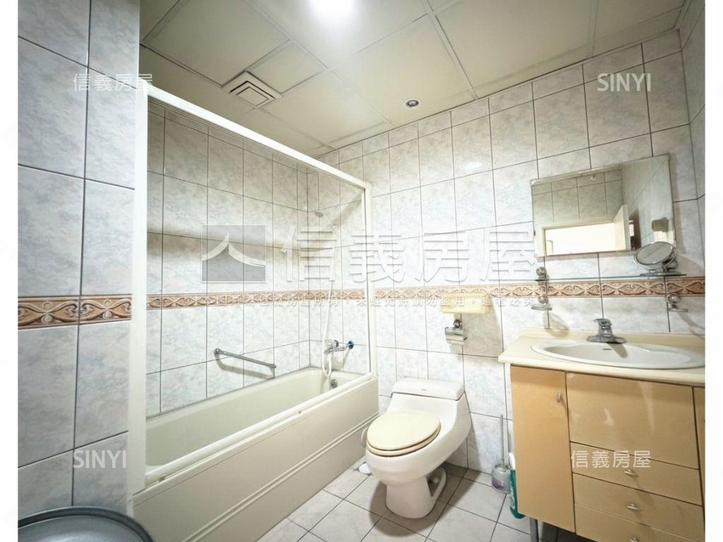 僑愛三房車位房屋室內格局與周邊環境