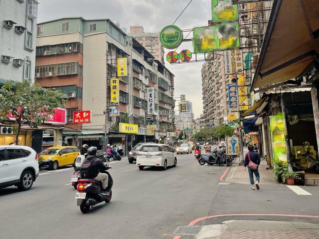 國光邊間三房公寓房屋室內格局與周邊環境
