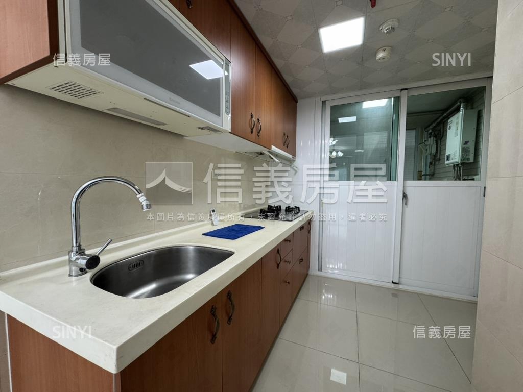 機捷６年兩間三房大戶房屋室內格局與周邊環境