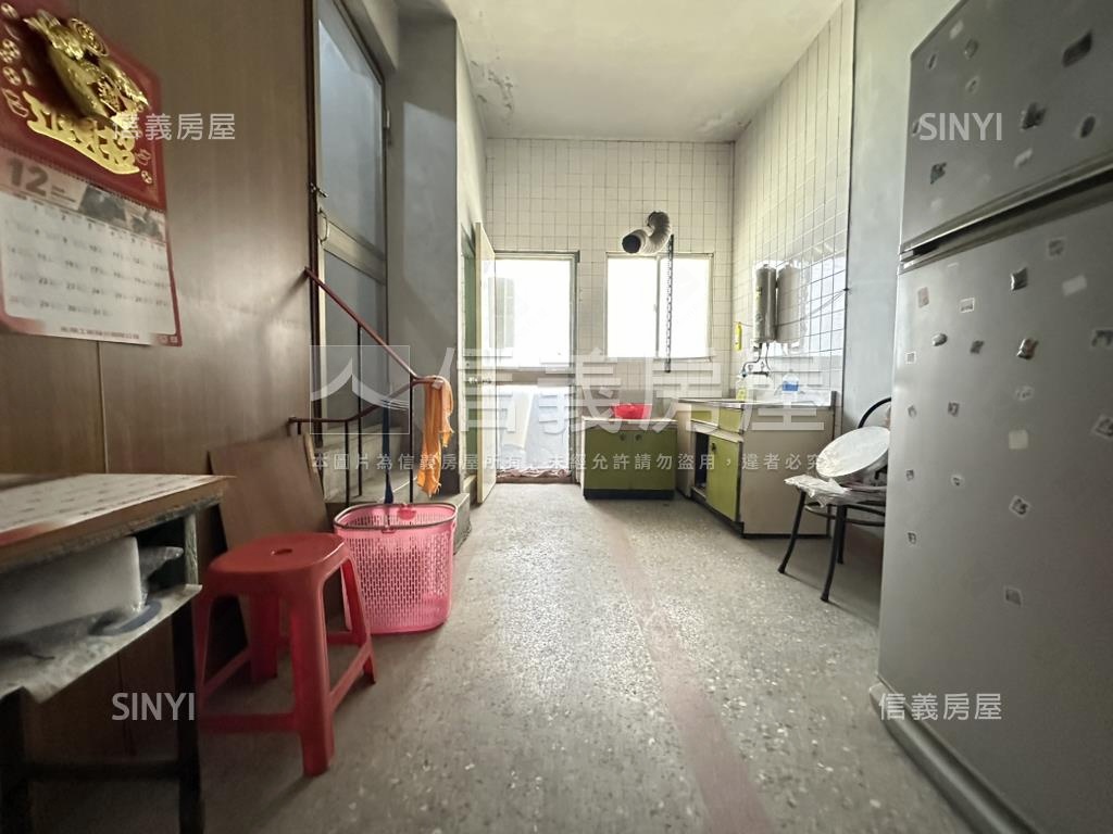 楠陽國小８米活巷透店房屋室內格局與周邊環境