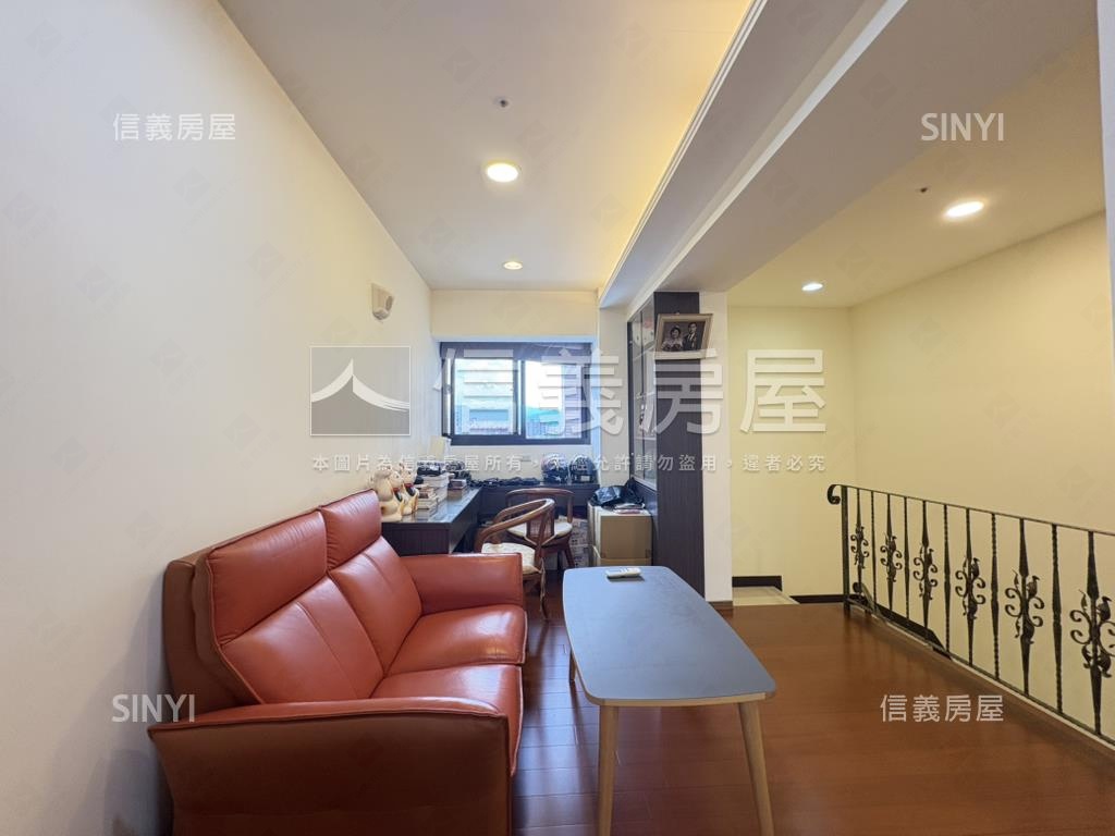 秀朗晶悅尊爵豪邸樓中樓房屋室內格局與周邊環境