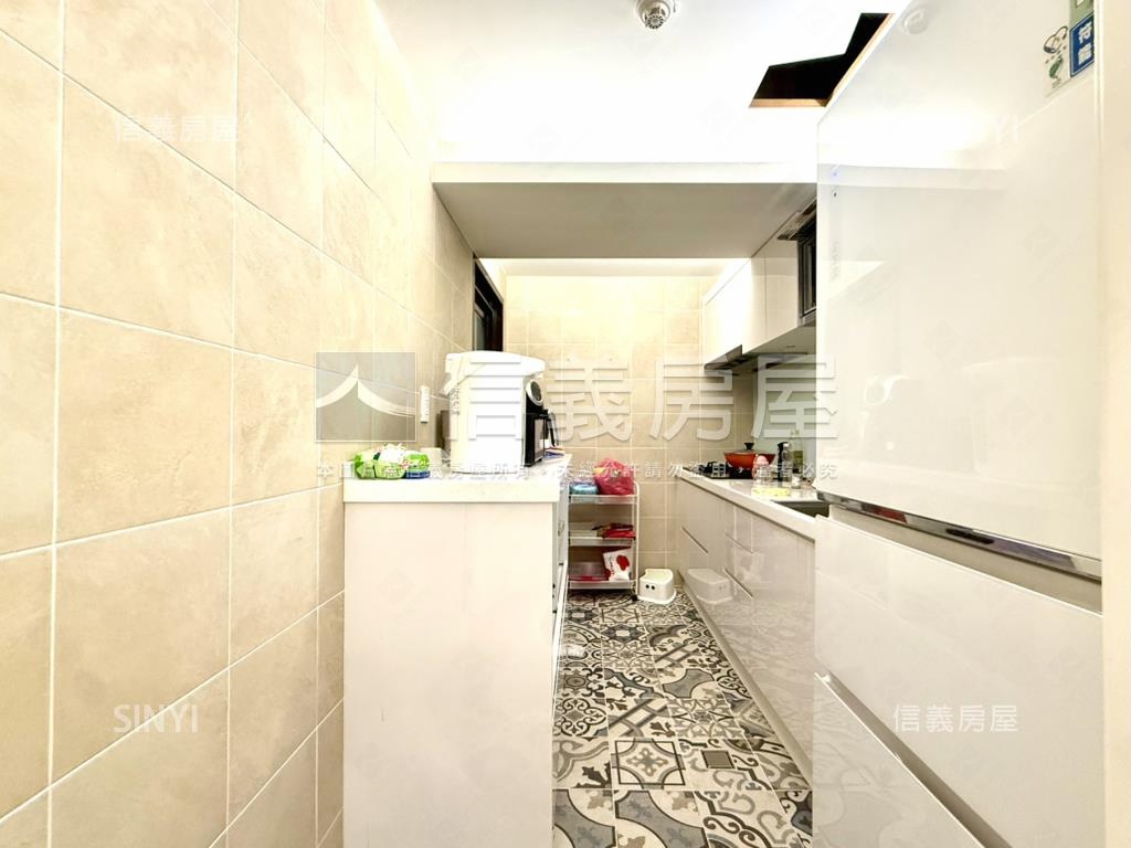 凱旋臻品典雅三房車位房屋室內格局與周邊環境