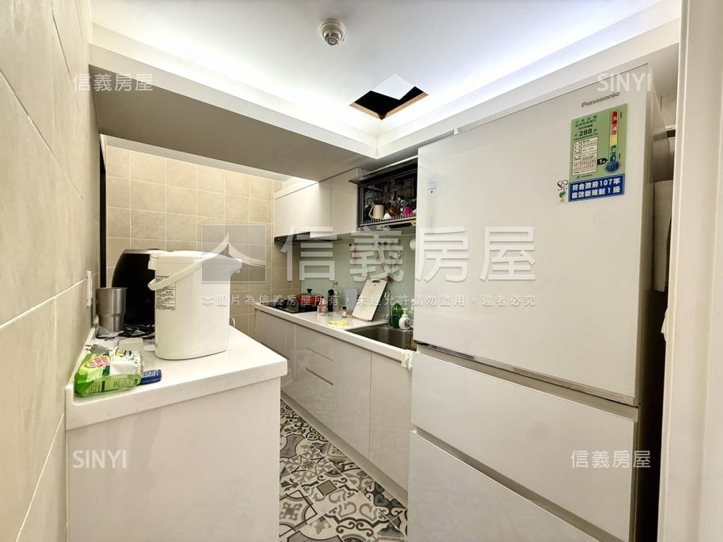 凱旋臻品典雅三房車位房屋室內格局與周邊環境