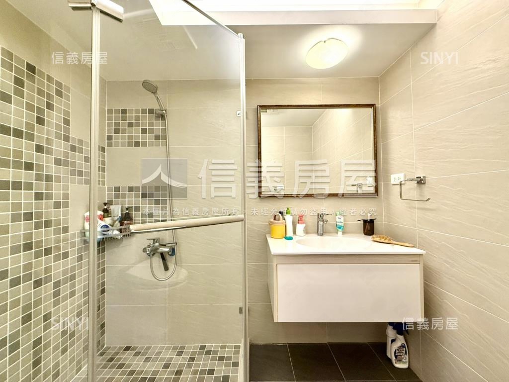 凱旋臻品典雅三房車位房屋室內格局與周邊環境