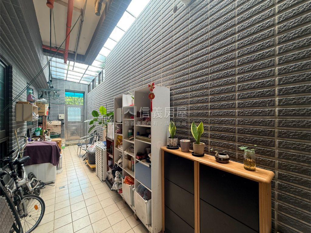 里御庭院大戶房屋室內格局與周邊環境