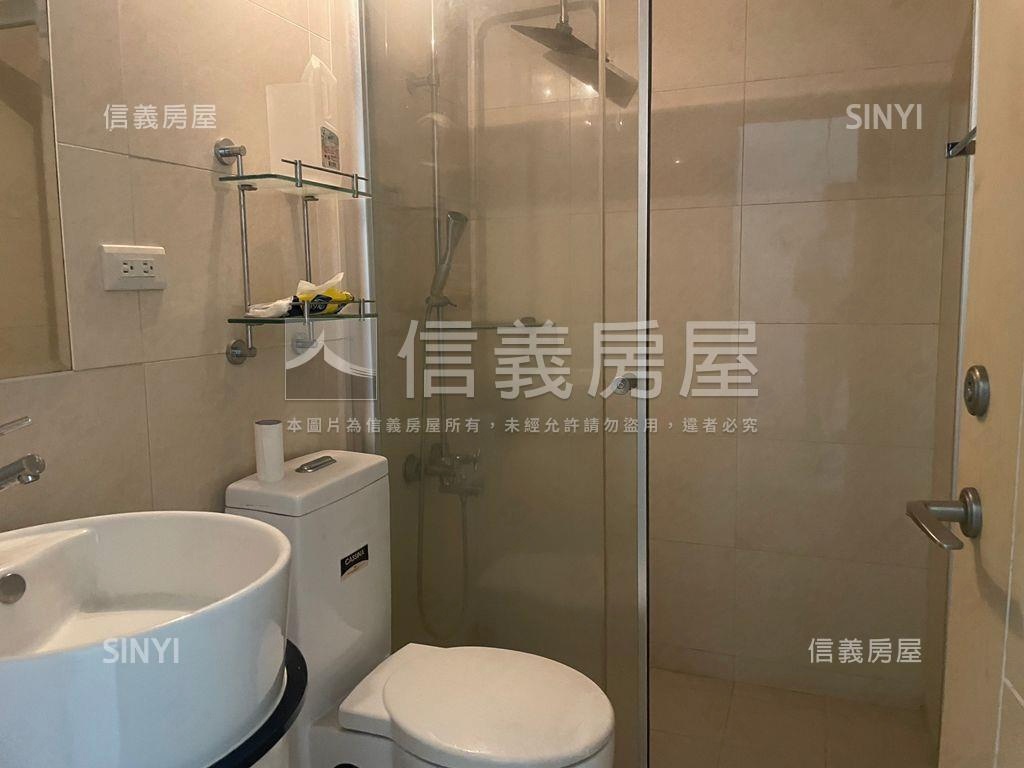 雙捷運最高峰有附車位房屋室內格局與周邊環境