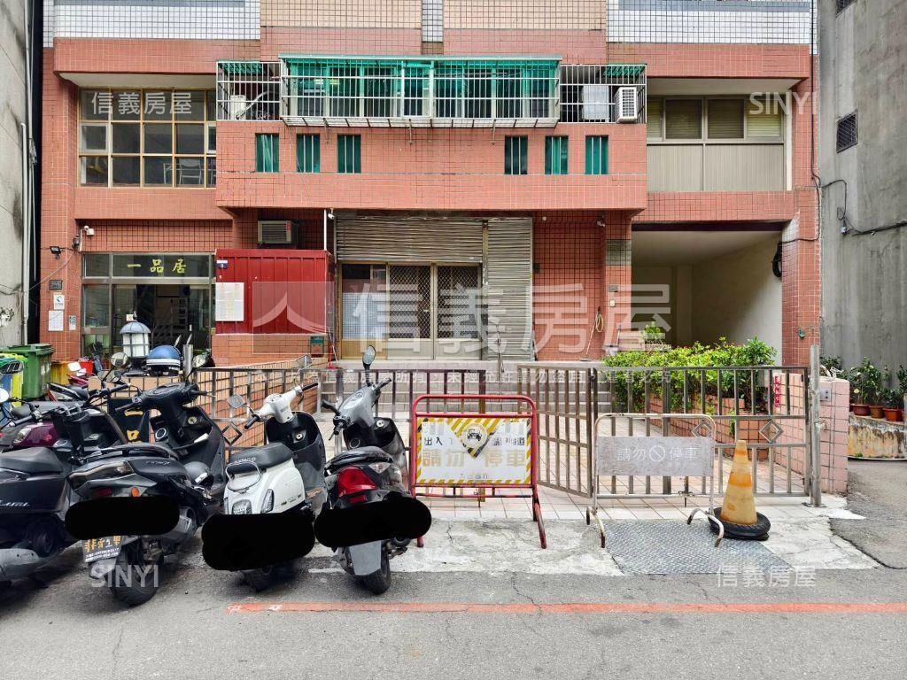 向上市場大面寬店面好停車房屋室內格局與周邊環境